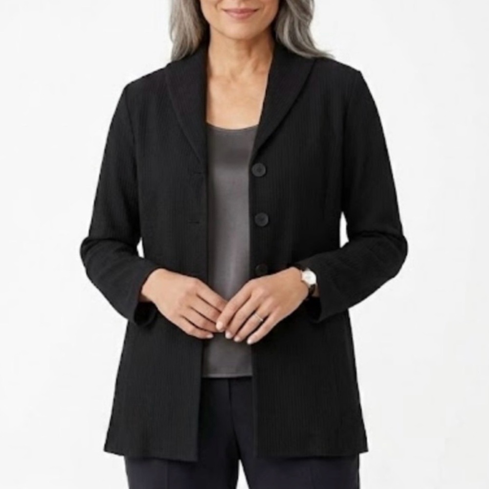Eileen Fisher elegance. Unstructured textured blazer. Black petite medium EUC